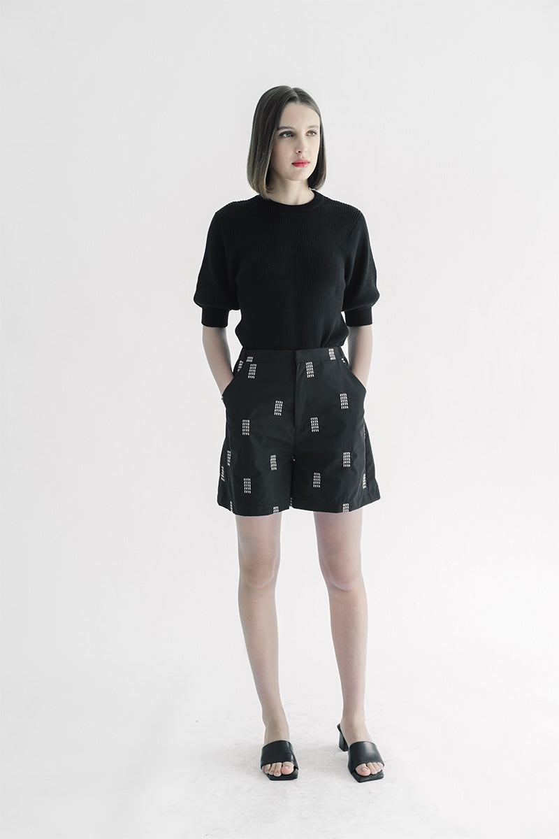 Essential Embroidery Short Pants In Black