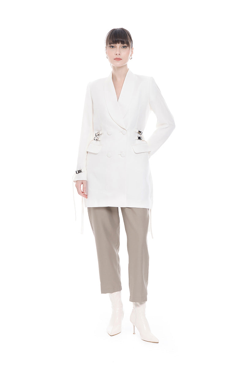 Buckle 15 Long Fitted Blazer In White