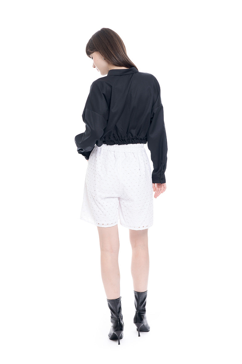 Short Square Embroidery Pants In White