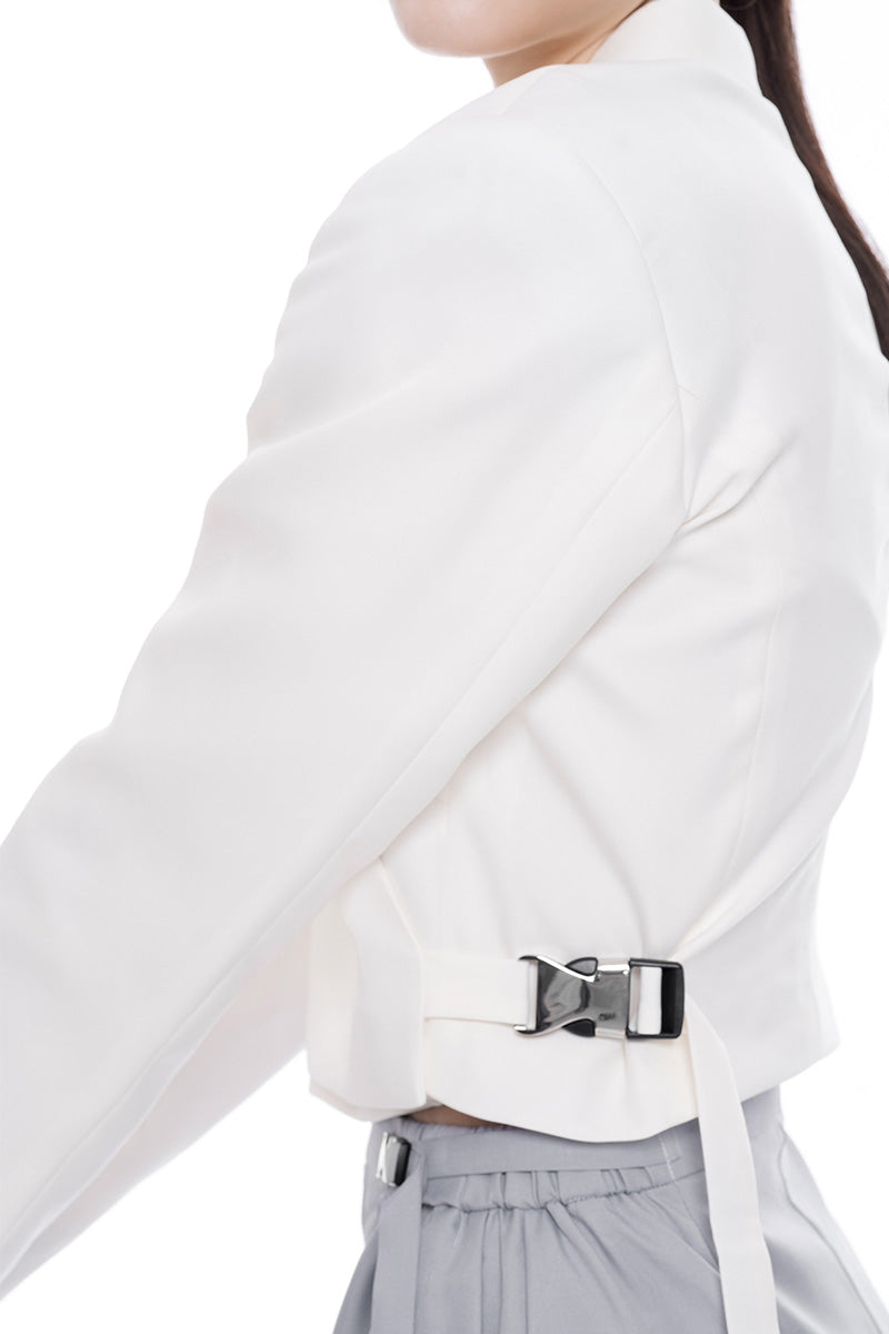 Buckle 25 Crop Blazer In White