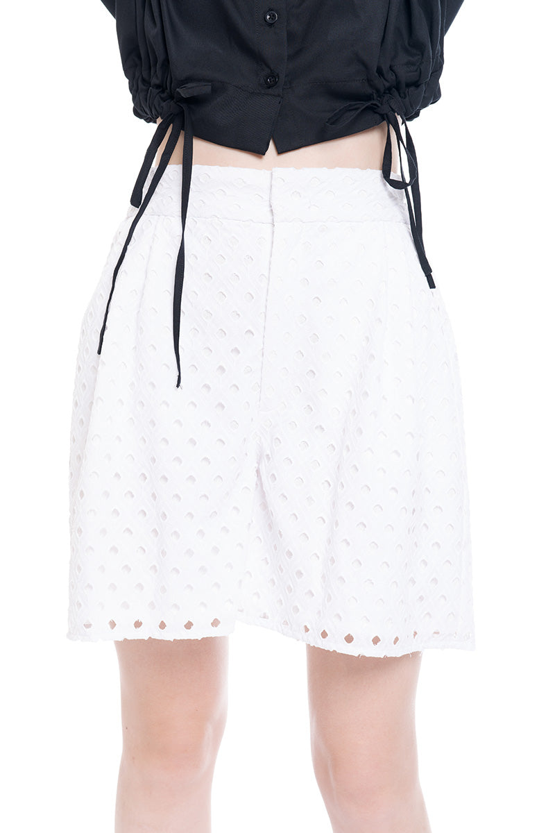 Short Square Embroidery Pants In White