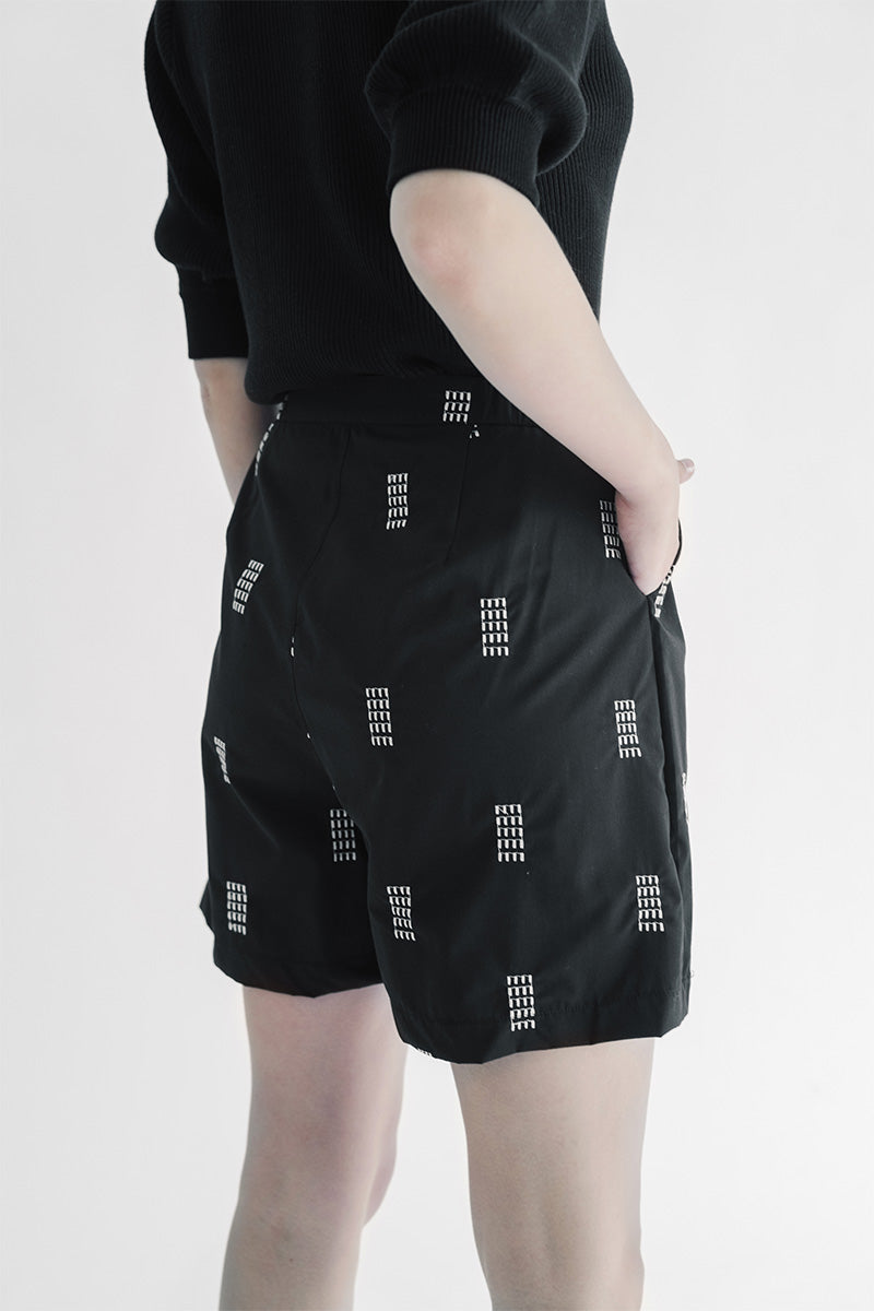 Essential Embroidery Short Pants In Black