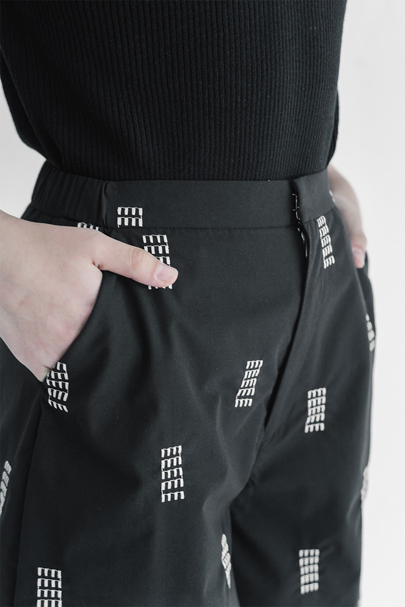 Essential Embroidery Short Pants In Black