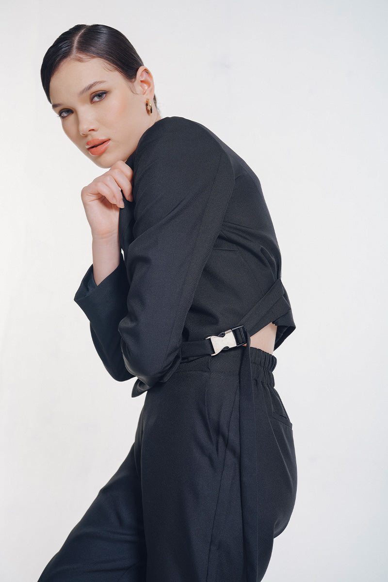 Buckle 25 Crop Blazer In Black