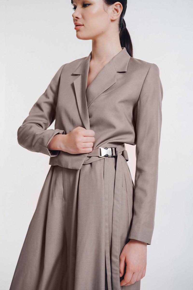 Buckle 25 Crop Blazer In Brown