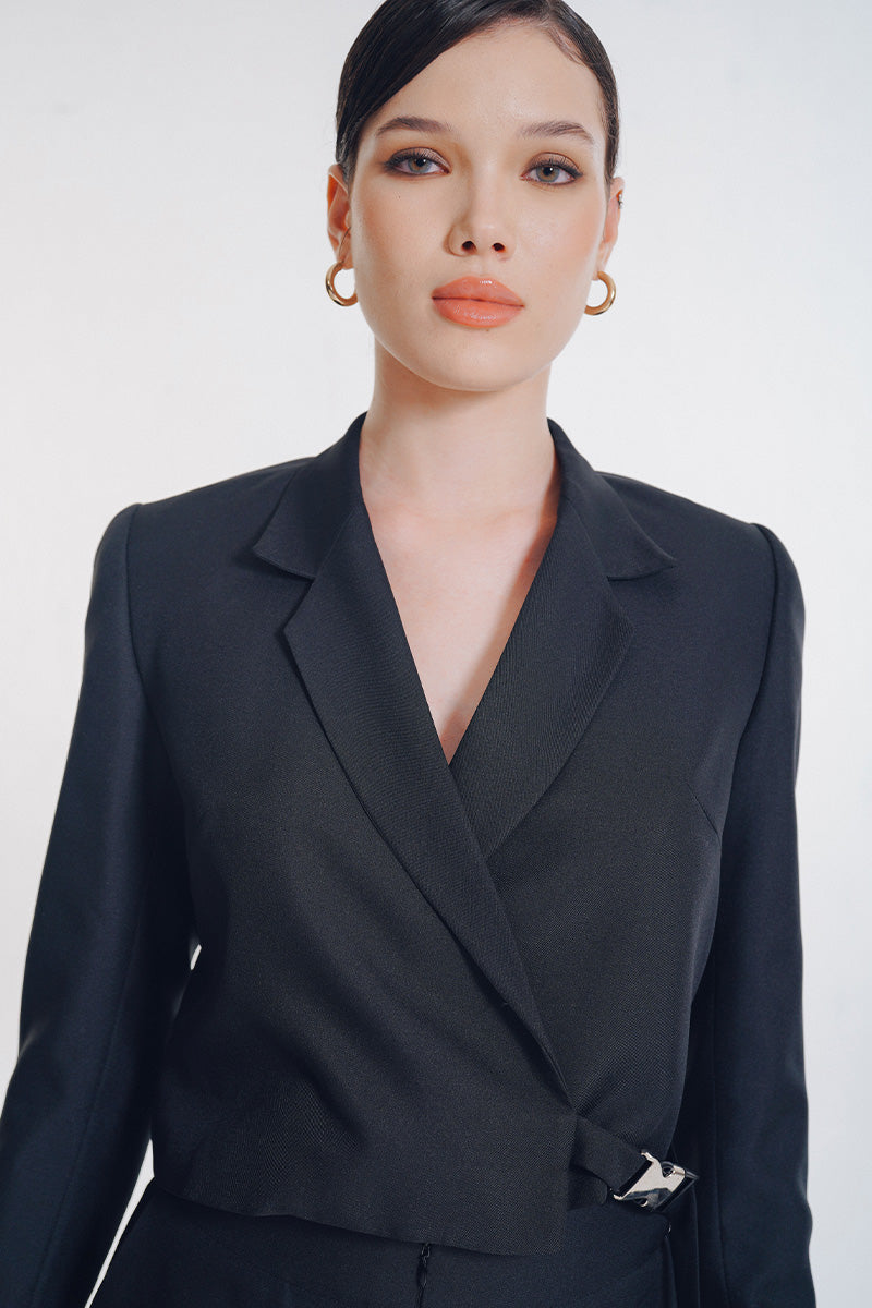 Buckle 25 Crop Blazer In Black