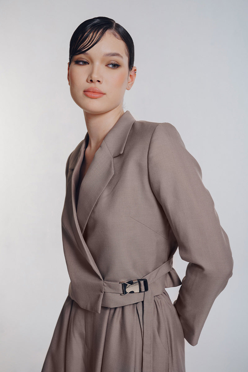 Buckle 25 Crop Blazer In Brown