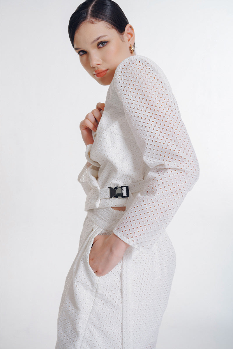 Buckle 25 Crop Embroidery Blazer In White