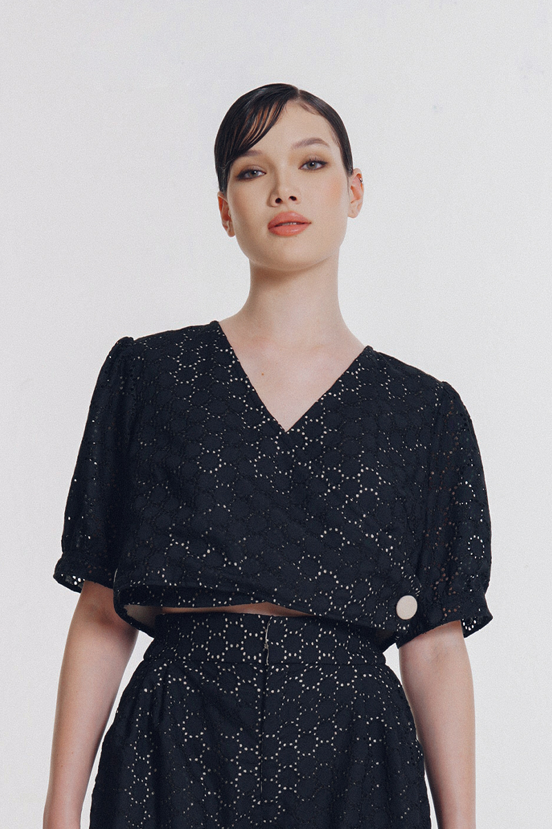 Crop Embroidery Top In Black