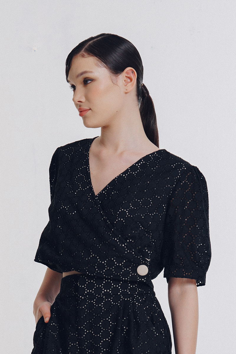 Crop Embroidery Top In Black