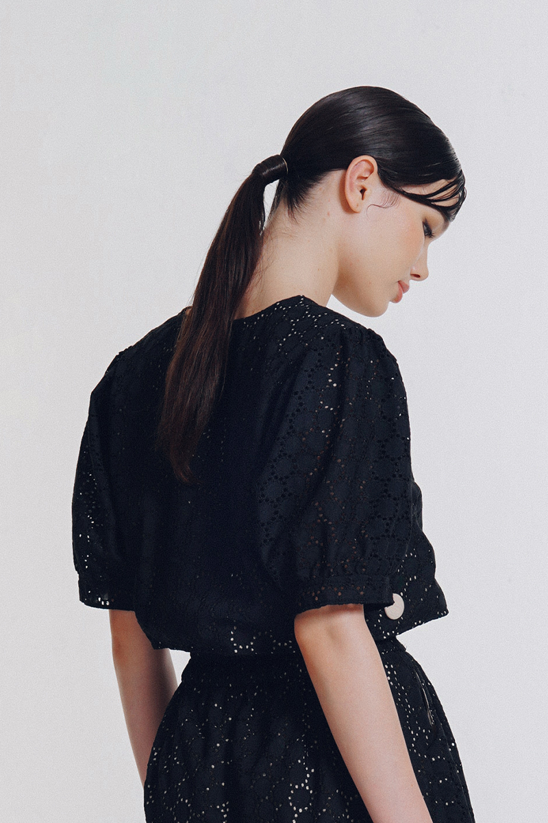 Crop Embroidery Top In Black