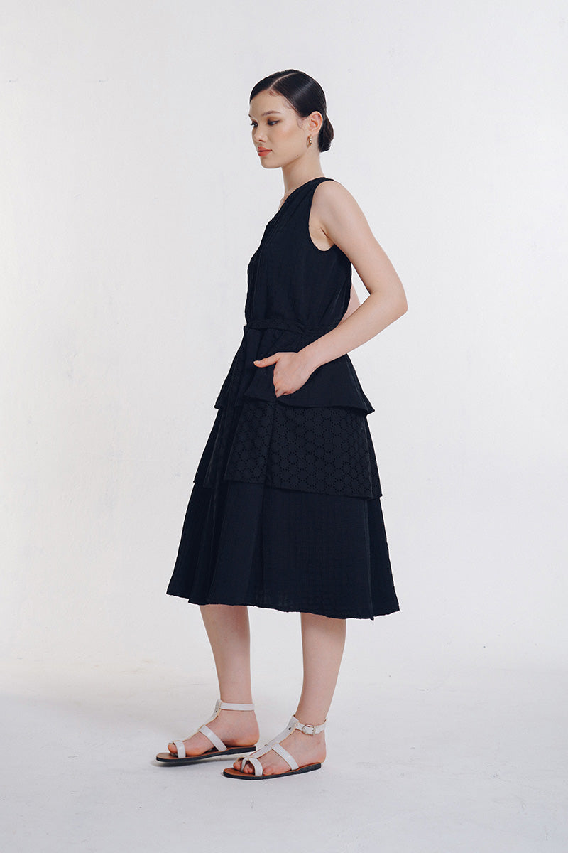 Buckle 25 Pleated Dress In Black