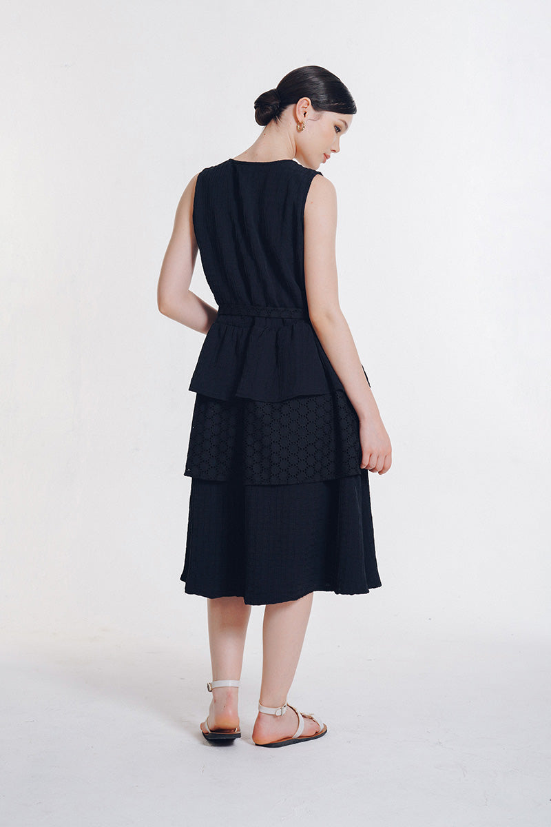Buckle 25 Pleated Dress In Black