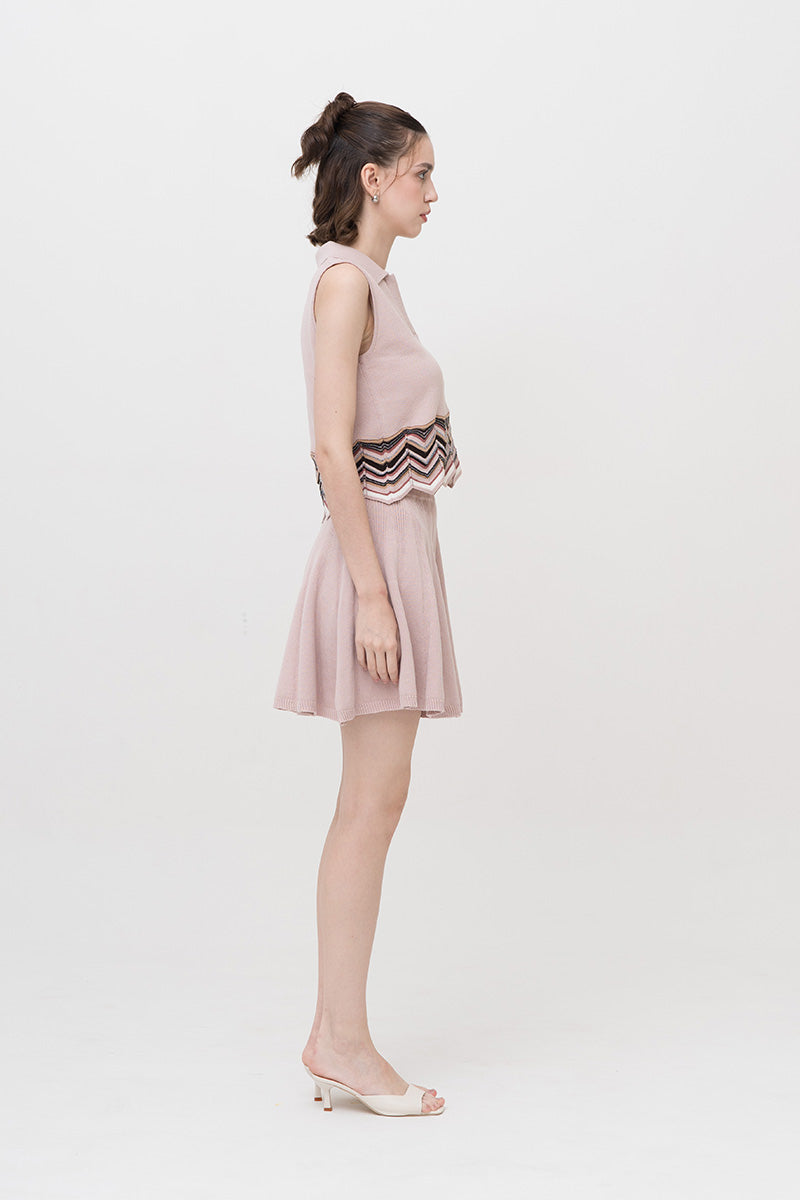 Zig-Zag Trimmed Polo Vest In Dusty Pink
