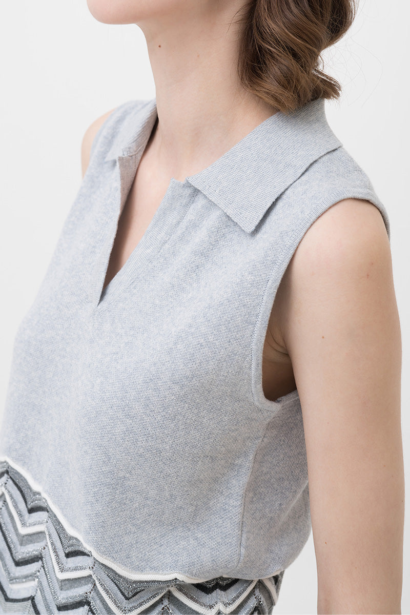 Zig-Zag Trimmed Polo Vest In Light Grey
