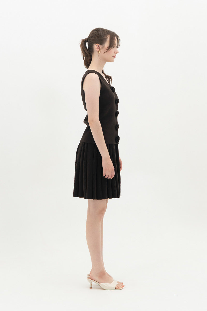 Essential Flower Buttoned Vest In Cacao