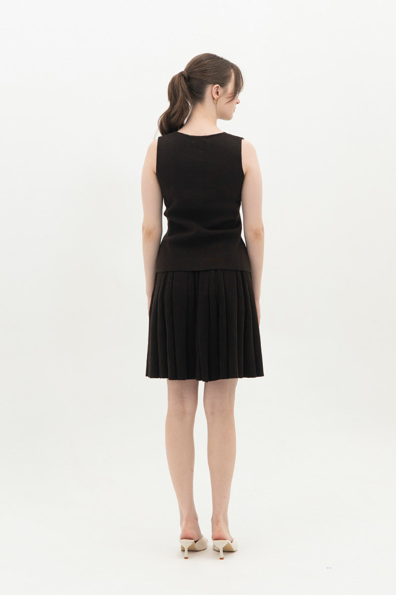 Essential Flower Buttoned Vest In Cacao