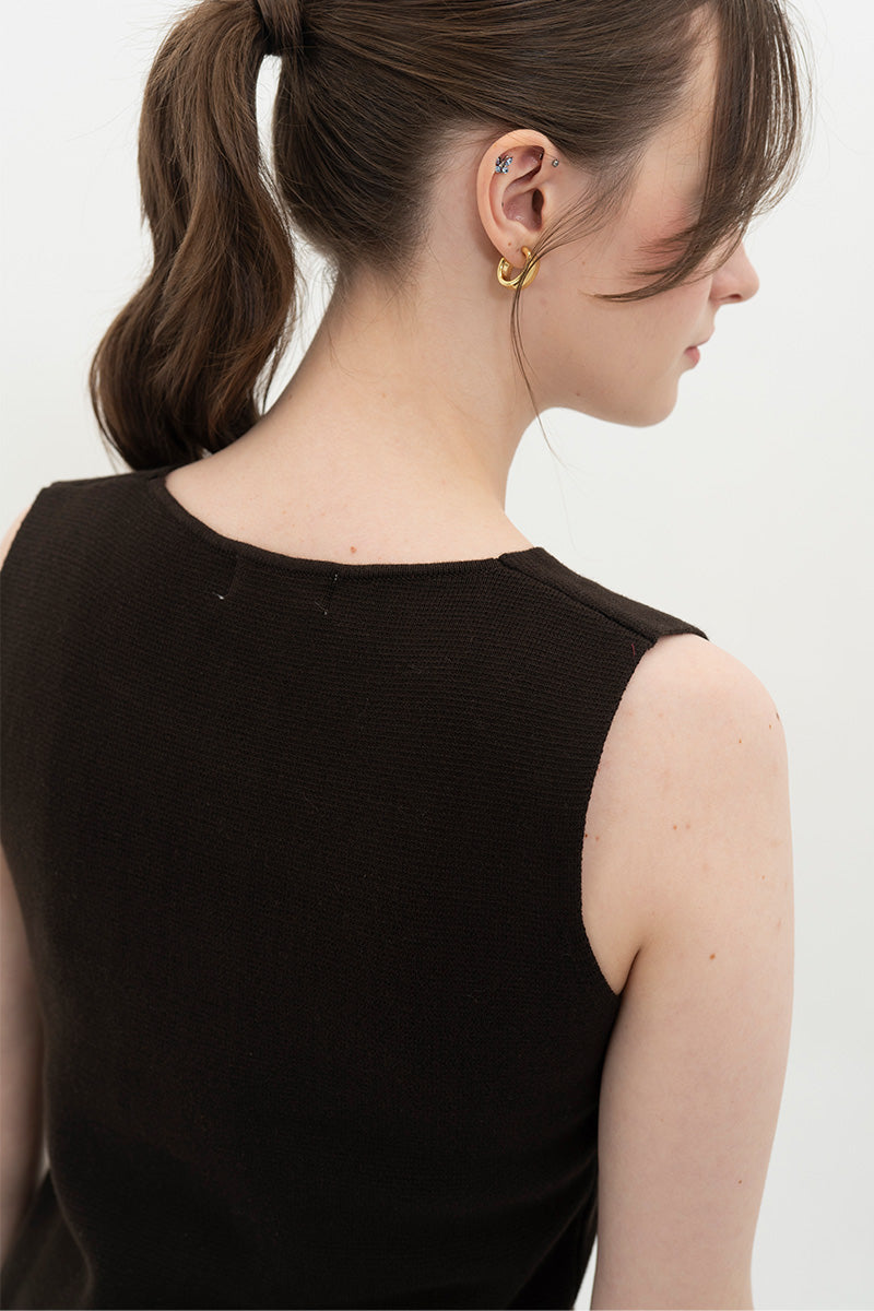 Essential Flower Buttoned Vest In Cacao