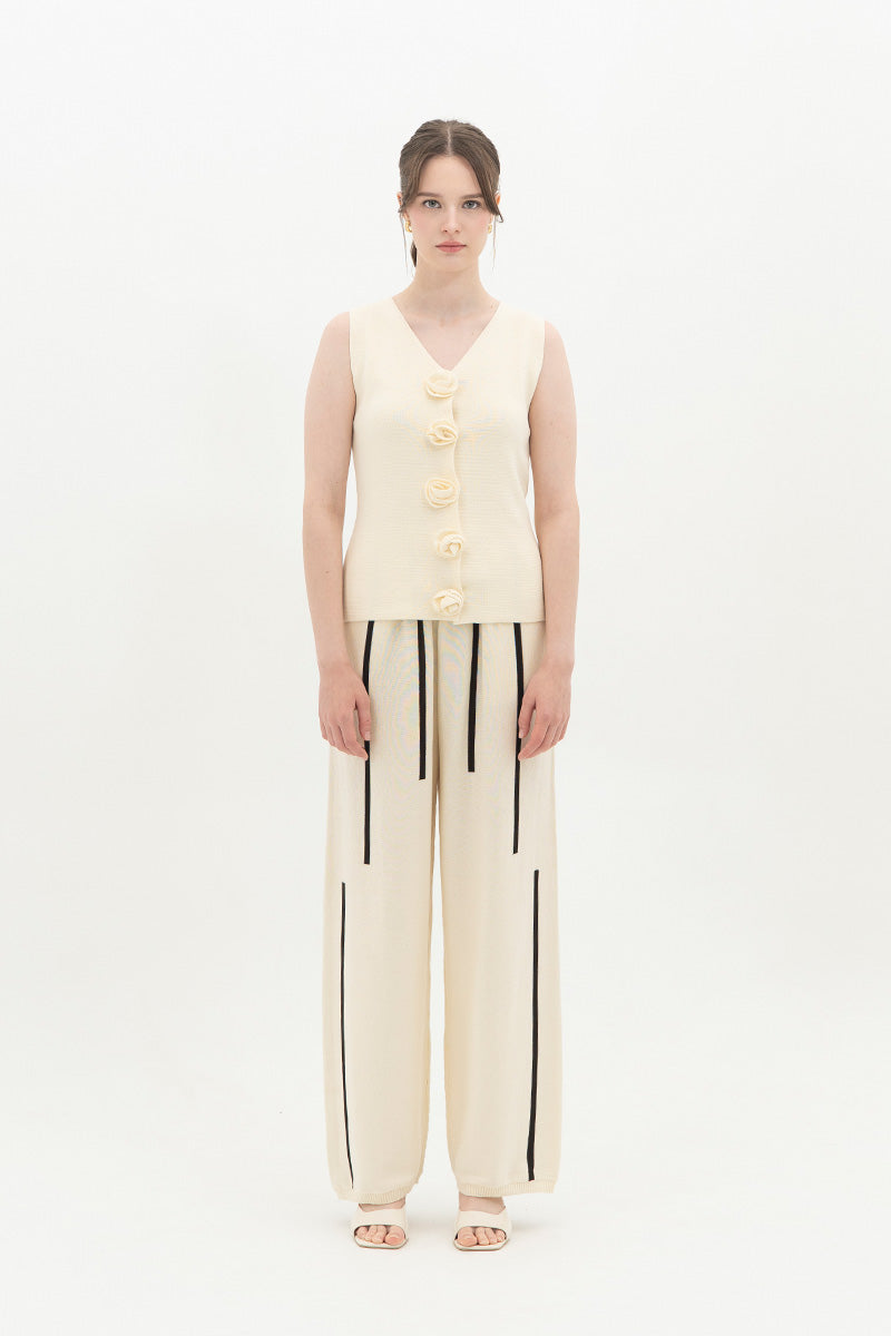 Essential Flower Buttoned Vest In Cream