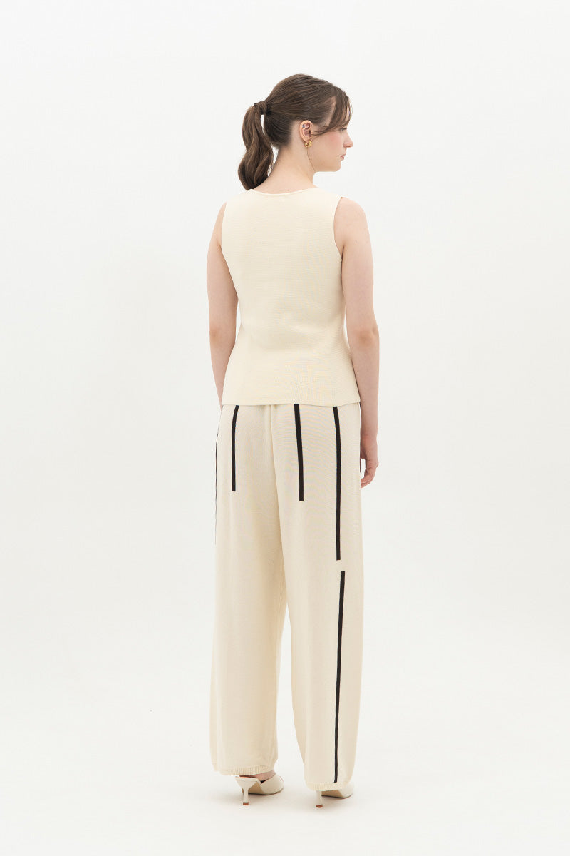 Essential Flower Buttoned Vest In Cream