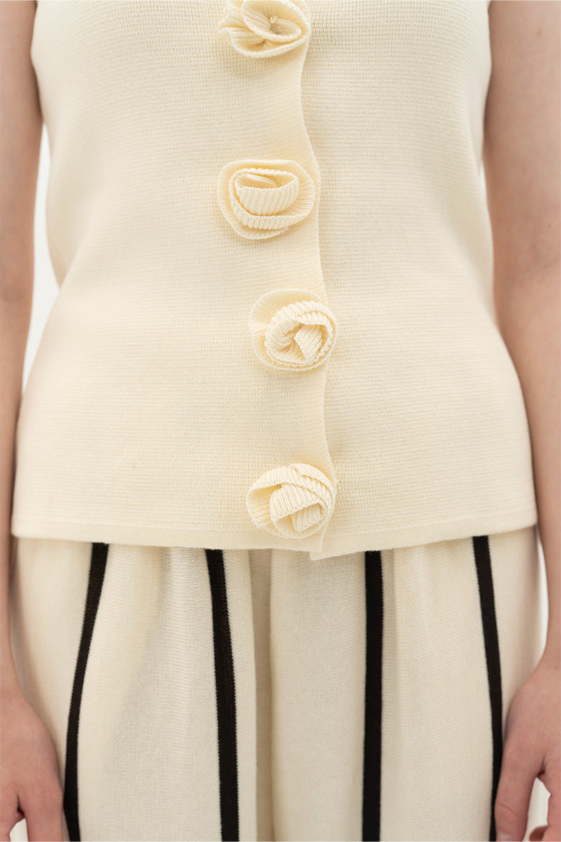 Essential Flower Buttoned Vest In Cream