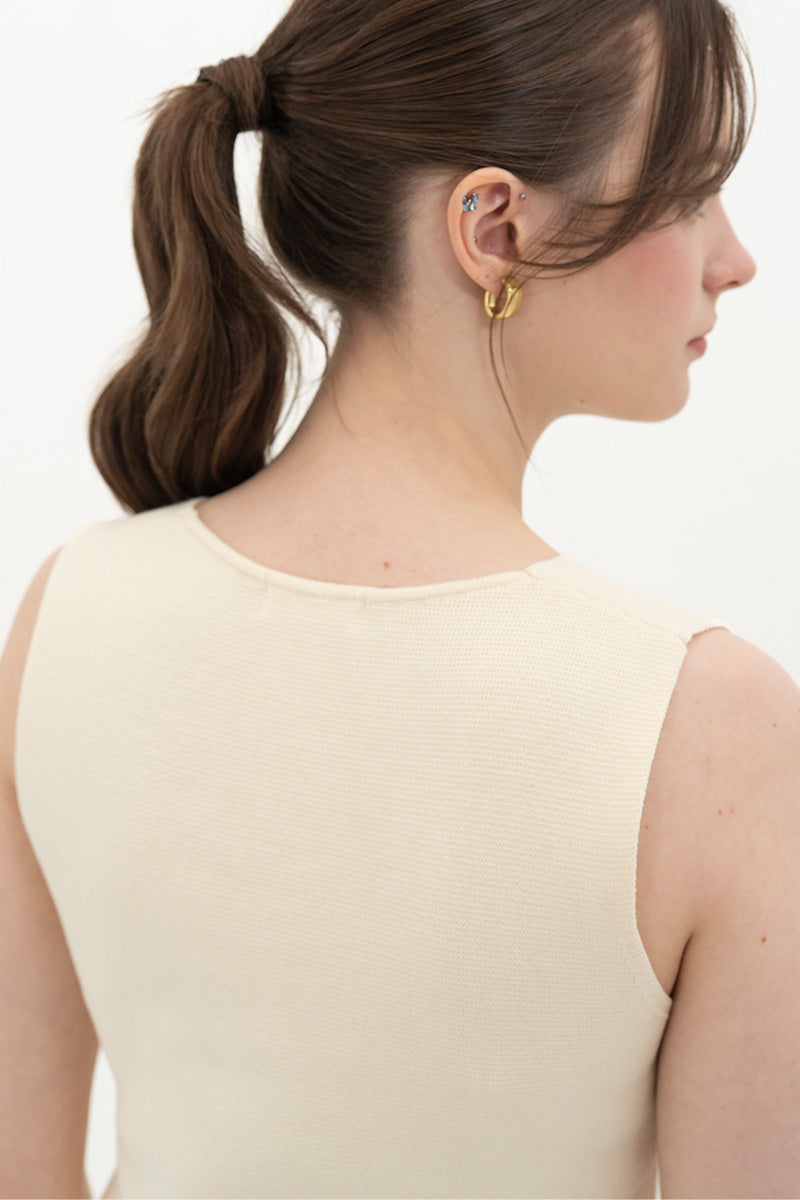 Essential Flower Buttoned Vest In Cream