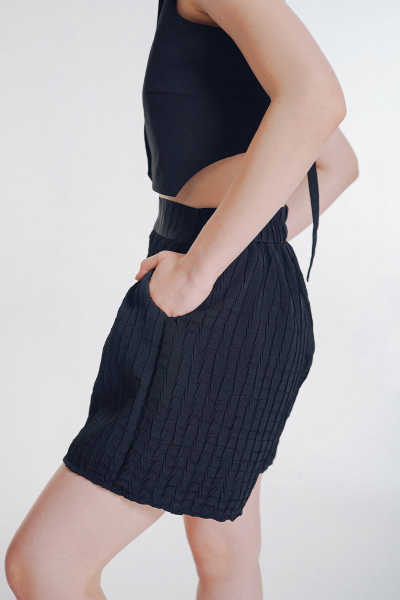Short Pleated Pants In Black