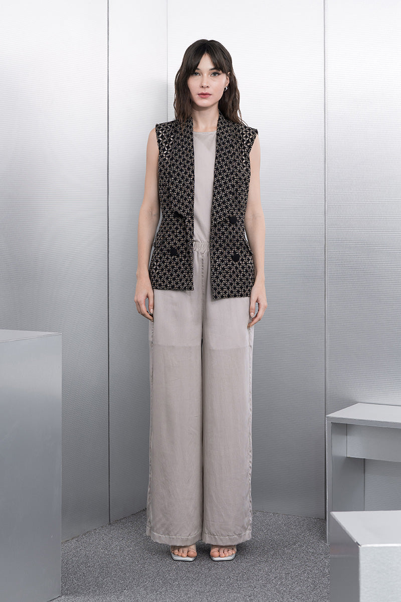 Buckle Embroidered Vest In Black