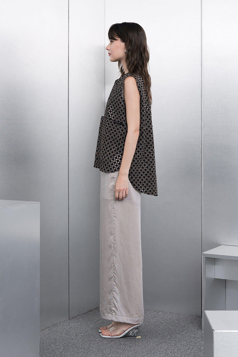 Embroidered Convertible Sleeveless Top In Black