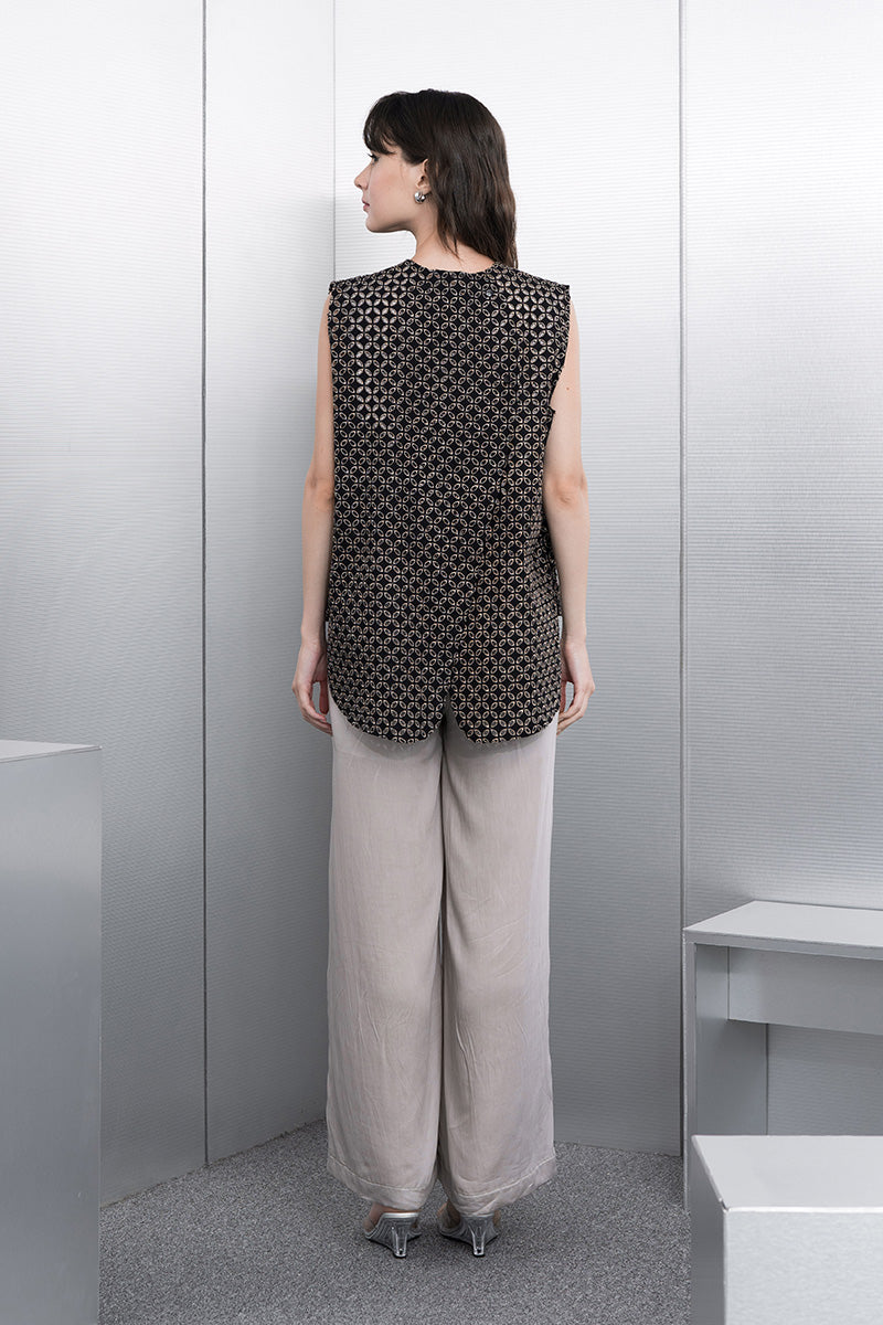 Embroidered Convertible Sleeveless Top In Black