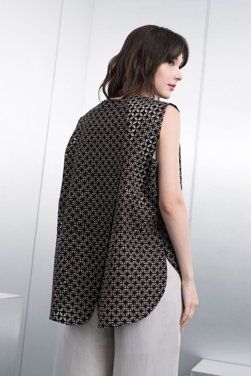 Embroidered Convertible Sleeveless Top In Black