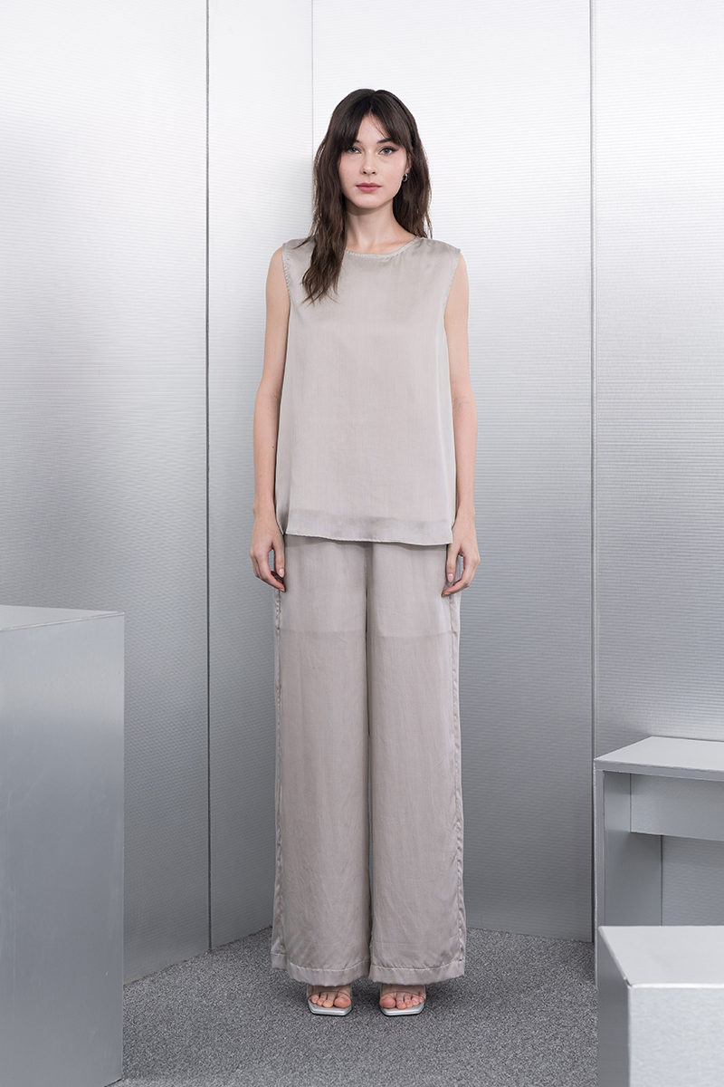 Sateen Sleeveless Top In Dove Grey