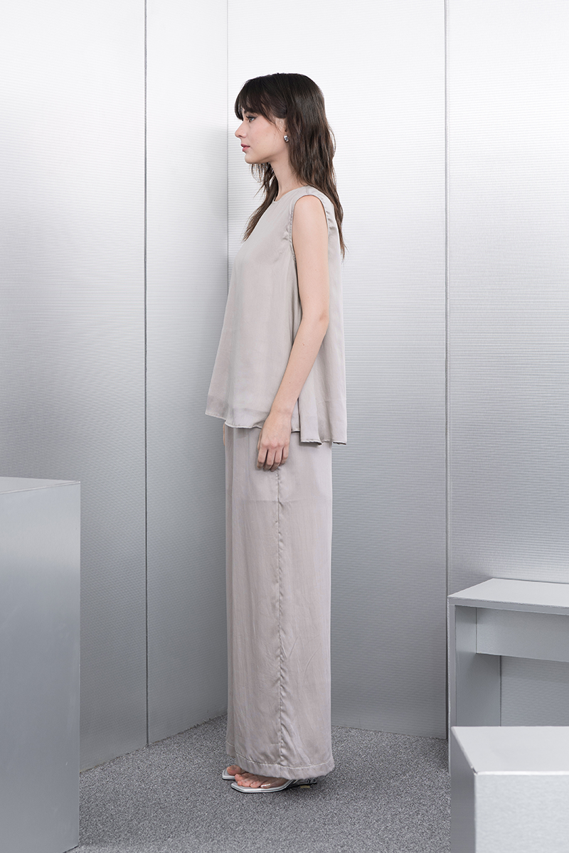 Sateen Sleeveless Top In Dove Grey