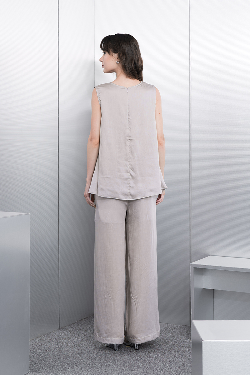 Sateen Sleeveless Top In Dove Grey