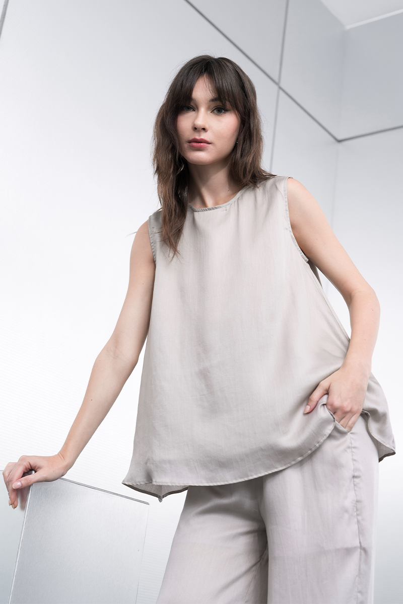 Sateen Sleeveless Top In Dove Grey
