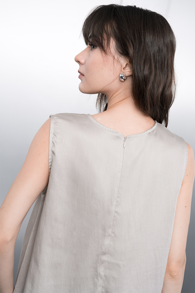 Sateen Sleeveless Top In Dove Grey