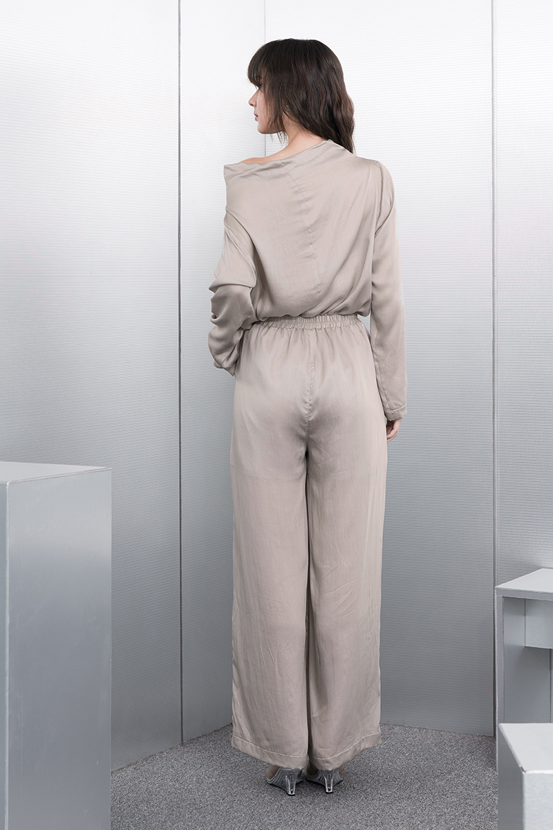 Sateen Straight Leg Pants In Beige
