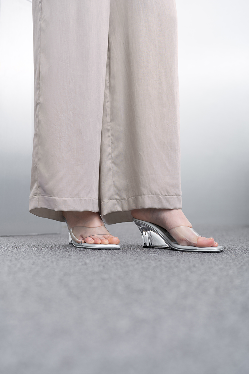 Sateen Straight Leg Pants In Beige