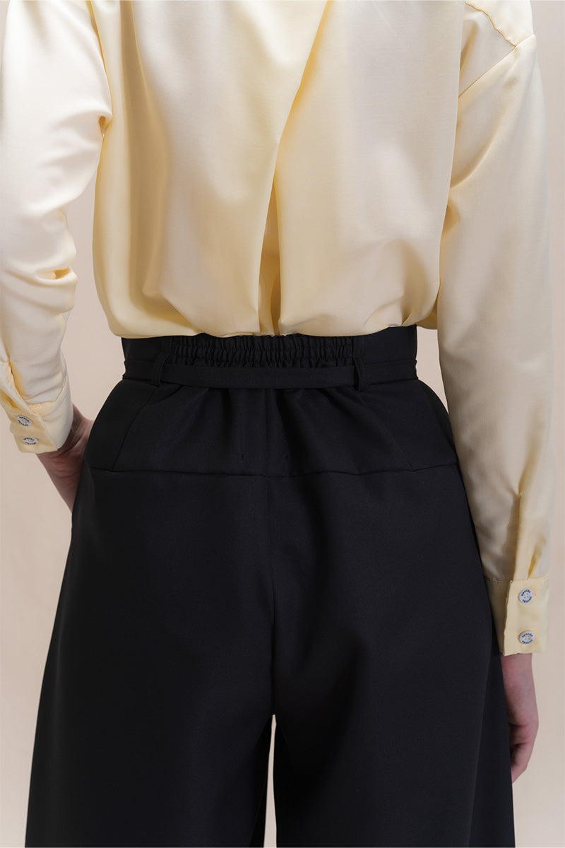 Barrel Pants With Buckle Belt And Side Stripes In Black