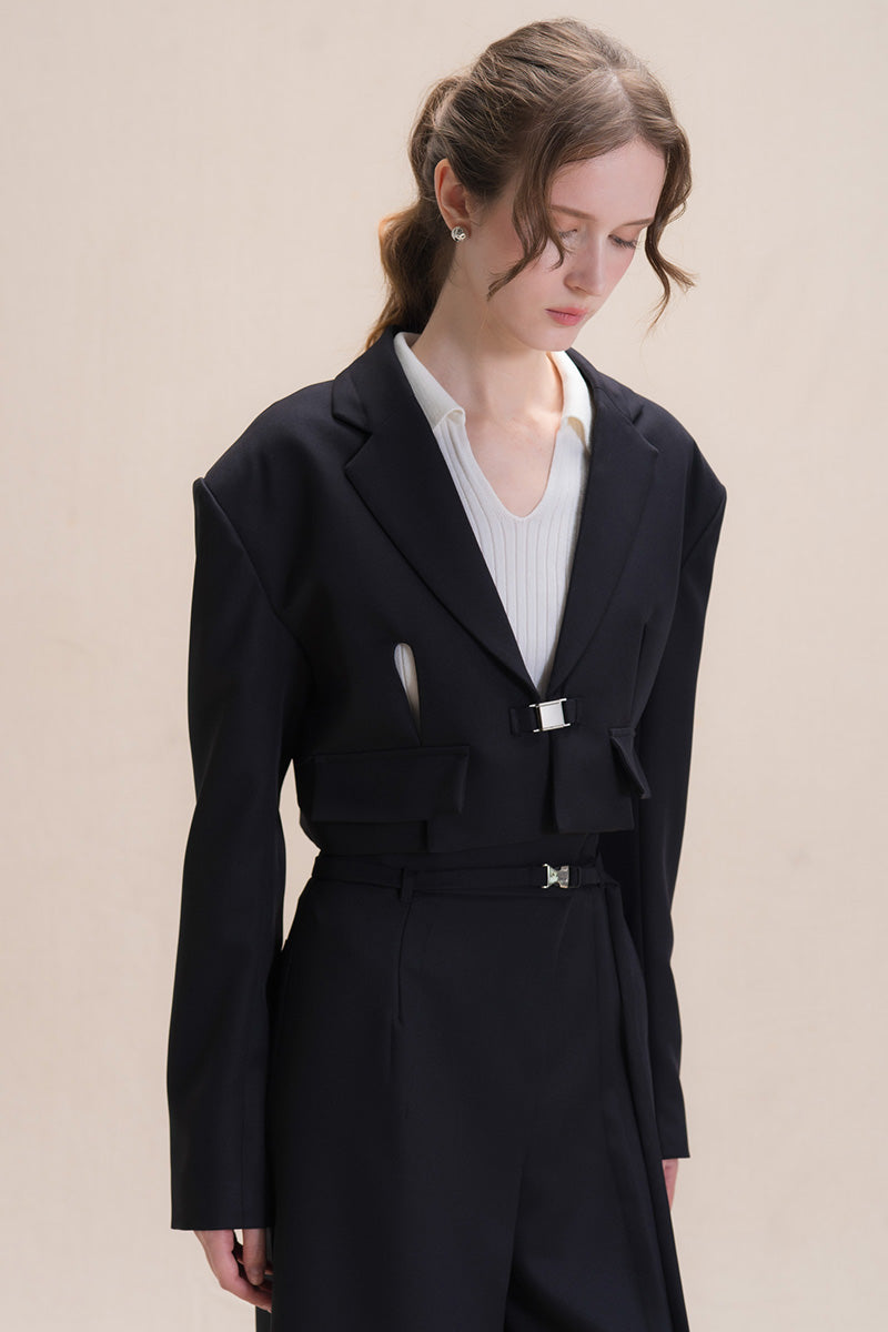 Buckle Cropped Blazer In Black