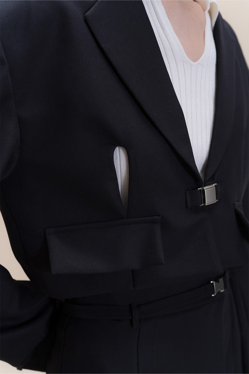 Buckle Cropped Blazer In Black