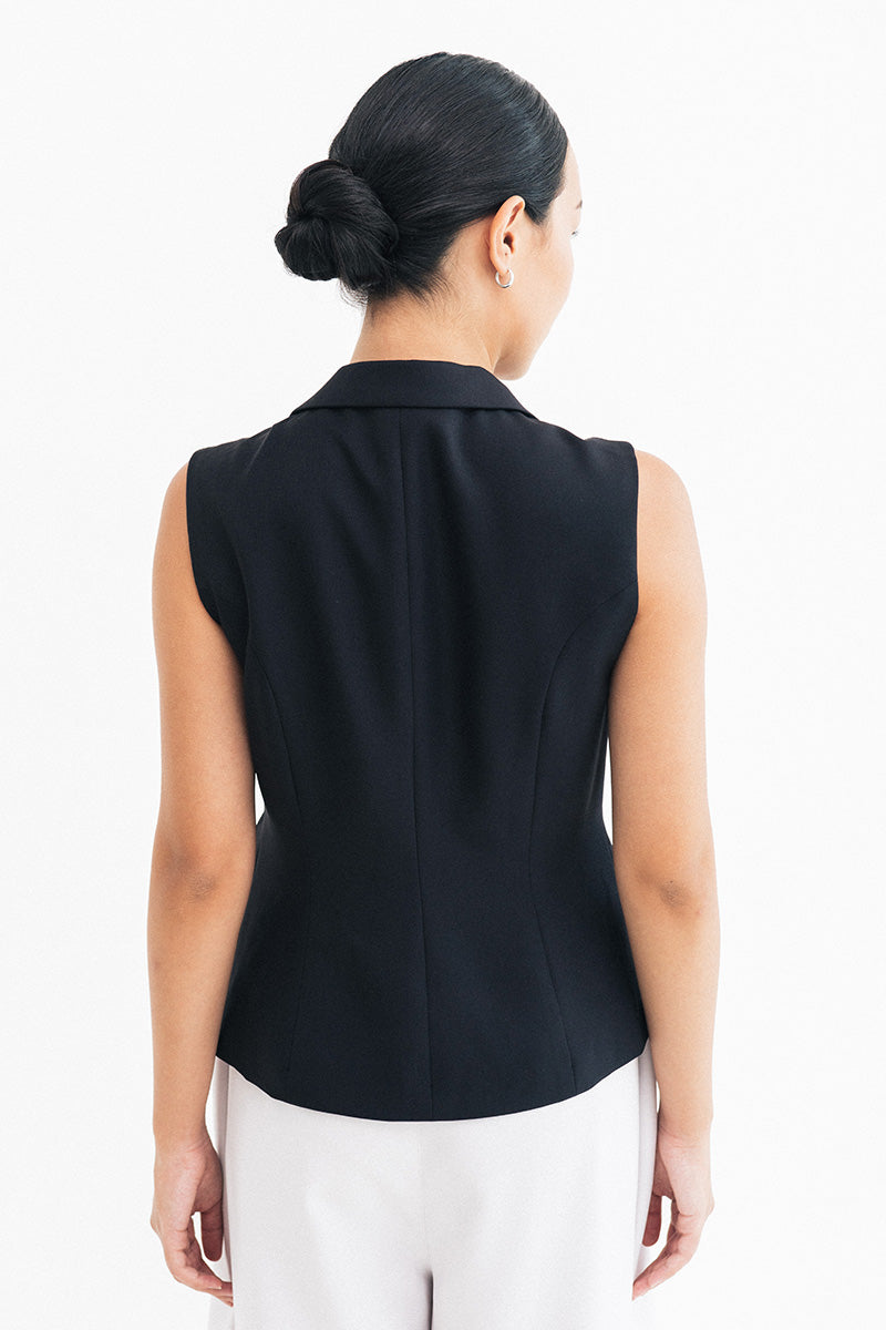 Buckle 15 Collar Vest In Black