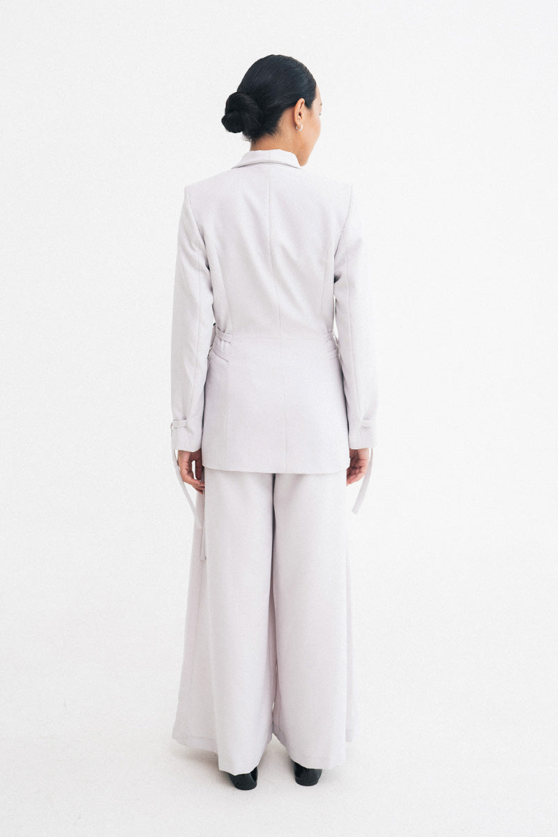 Buckle 15 Long Fitted Blazer In Light Grey