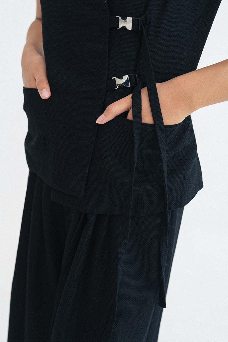 Buckle 15 Natural Collar Vest In Black