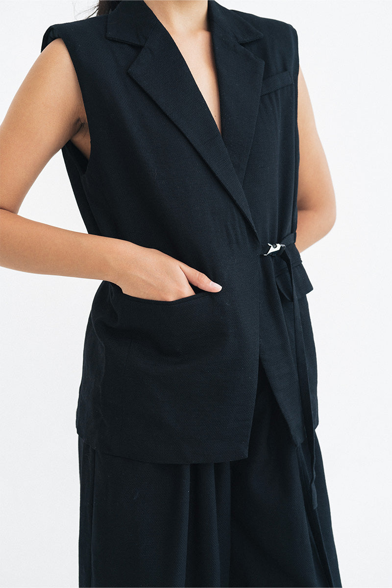 Buckle 15 Natural Padded Vest In Black