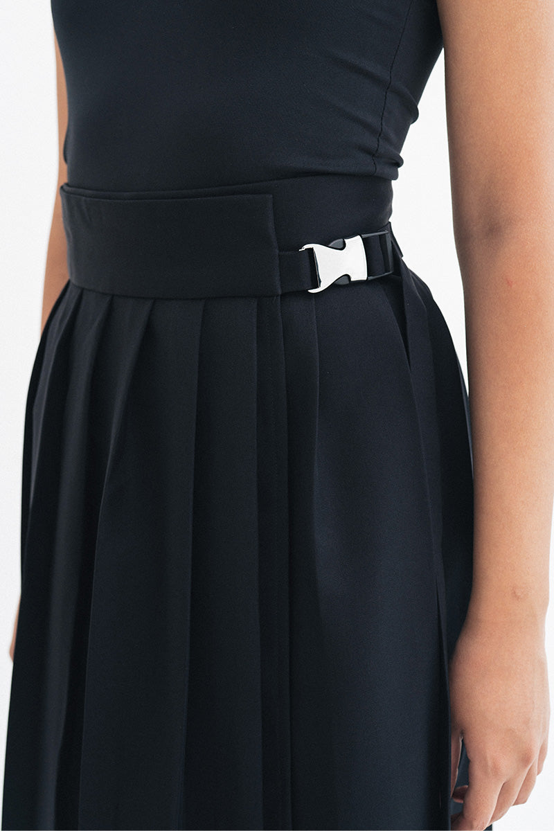 Buckle 25 Flare Pleated Skirt In Black