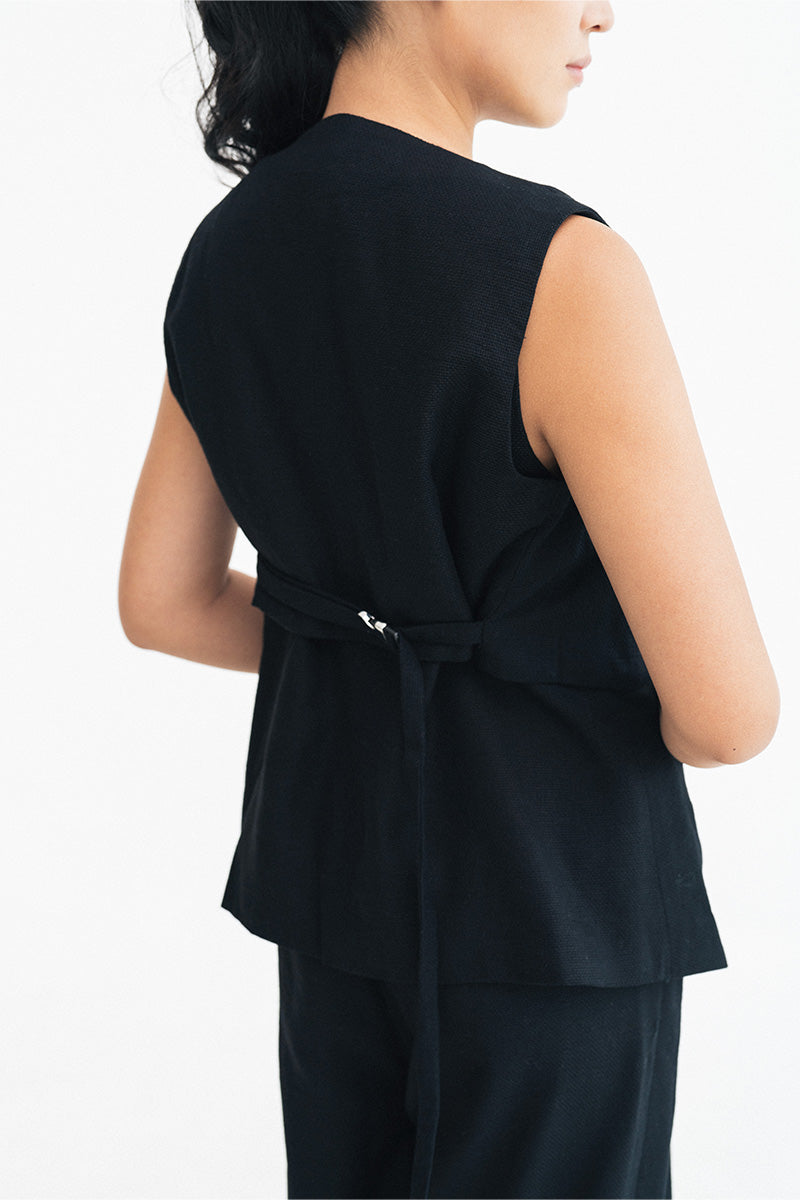 Button Natural Vest Set In Black