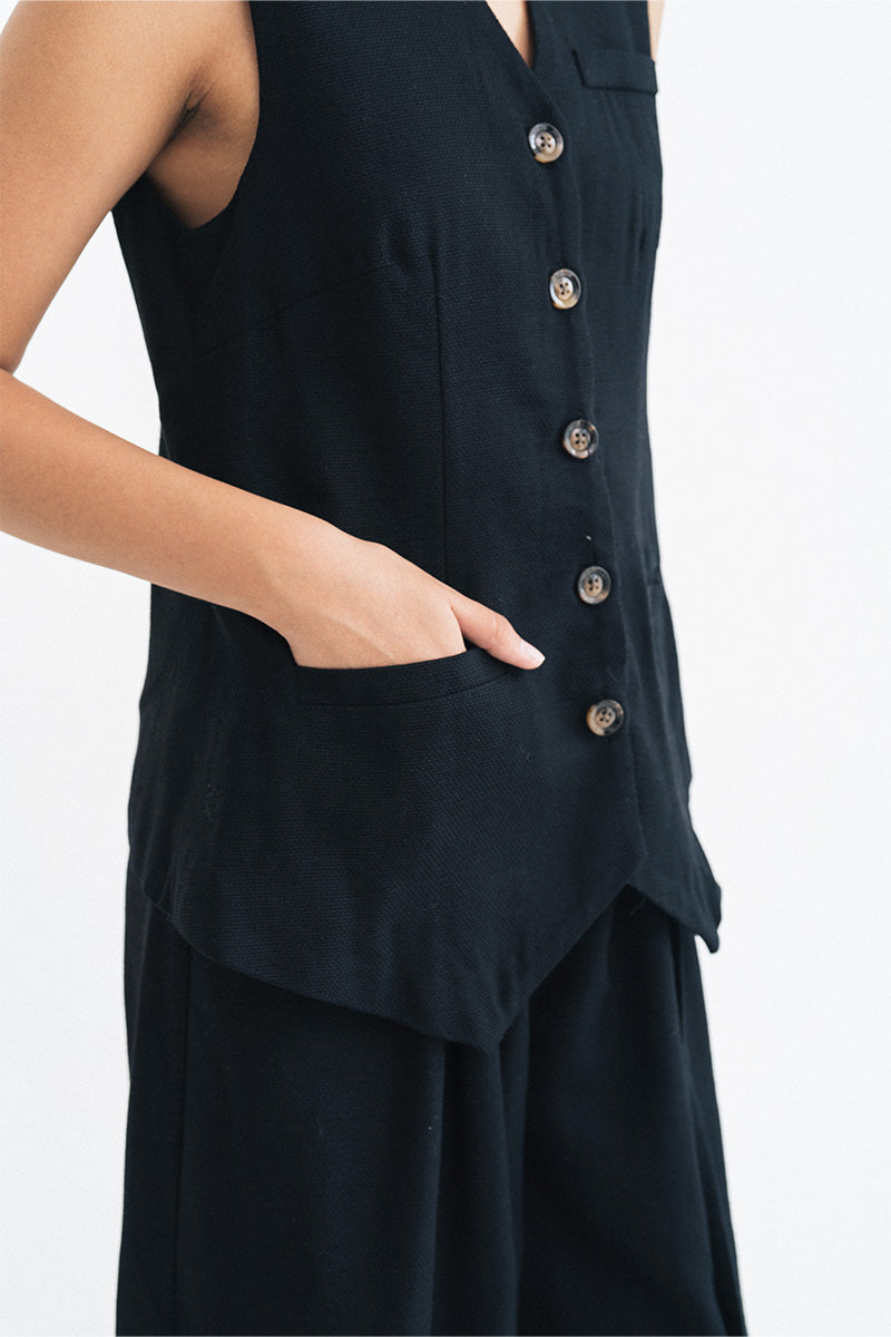 Button Natural Vest Set In Black