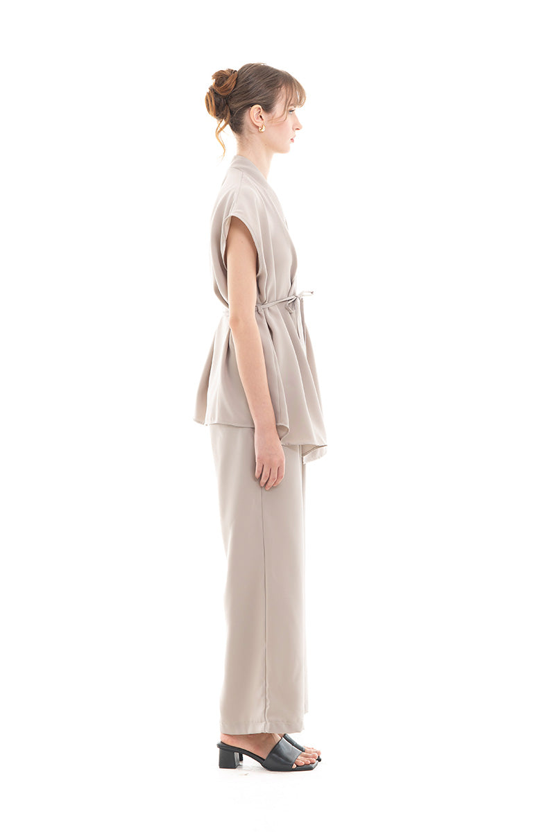 Cap-Sleeved Tie Waist Vest In Taupe