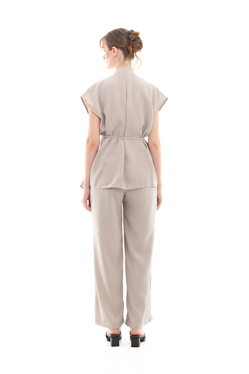 Cap-Sleeved Tie Waist Vest In Taupe